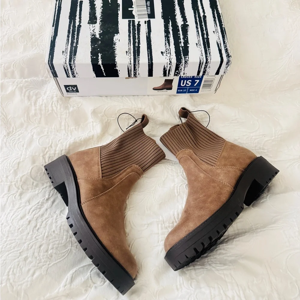 DV by Dolce Vita Women's Ankle Boot - Stretch Knit Booties/ size 7/ NWT - Picture 2 of 4